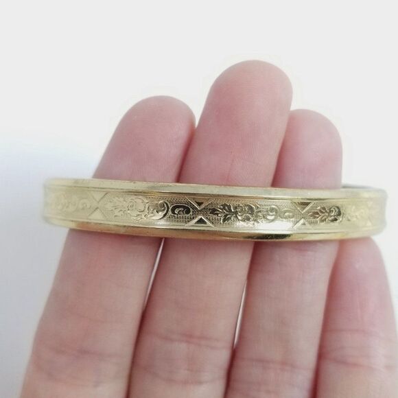 Vintage Gold Tone Bangle Bracelet with Scroll Leaf Pattern, Made in West Germany - Picture 3 of 8